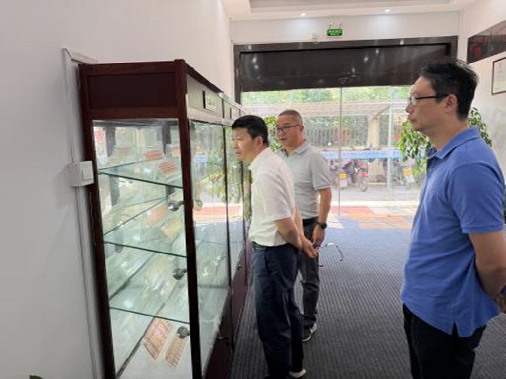 鄞州区科技局领导一行莅临 甬禾电子调研指导工作